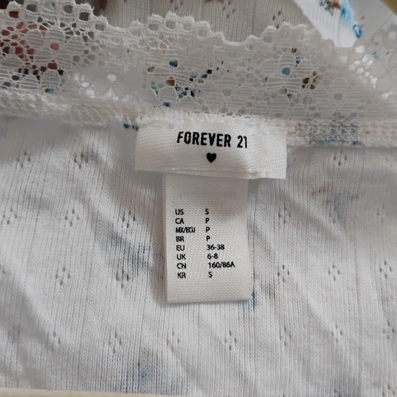 Forever 21 White Ribbed Button-Front Crop Top with Blue Floral Print - Picture 3 of 3